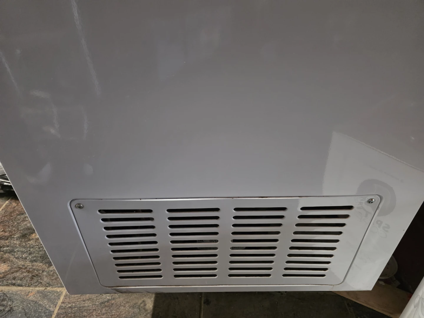GE White Chest Freezer - photo 5