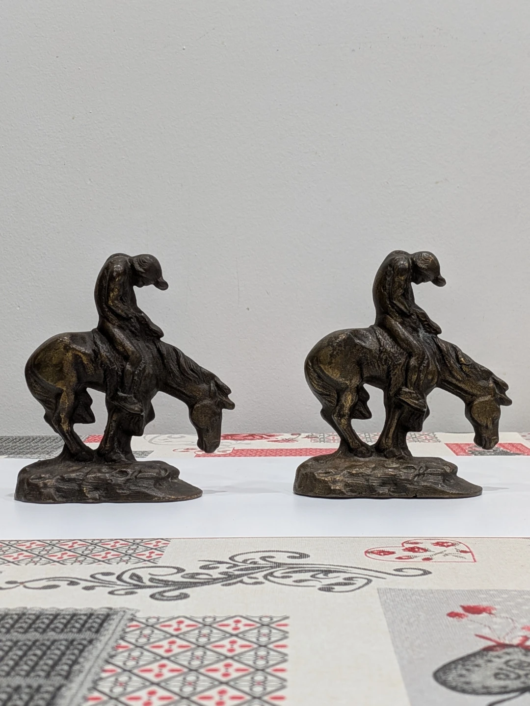 Antique Solid Metal "End of the Trail" bookends - photo 3