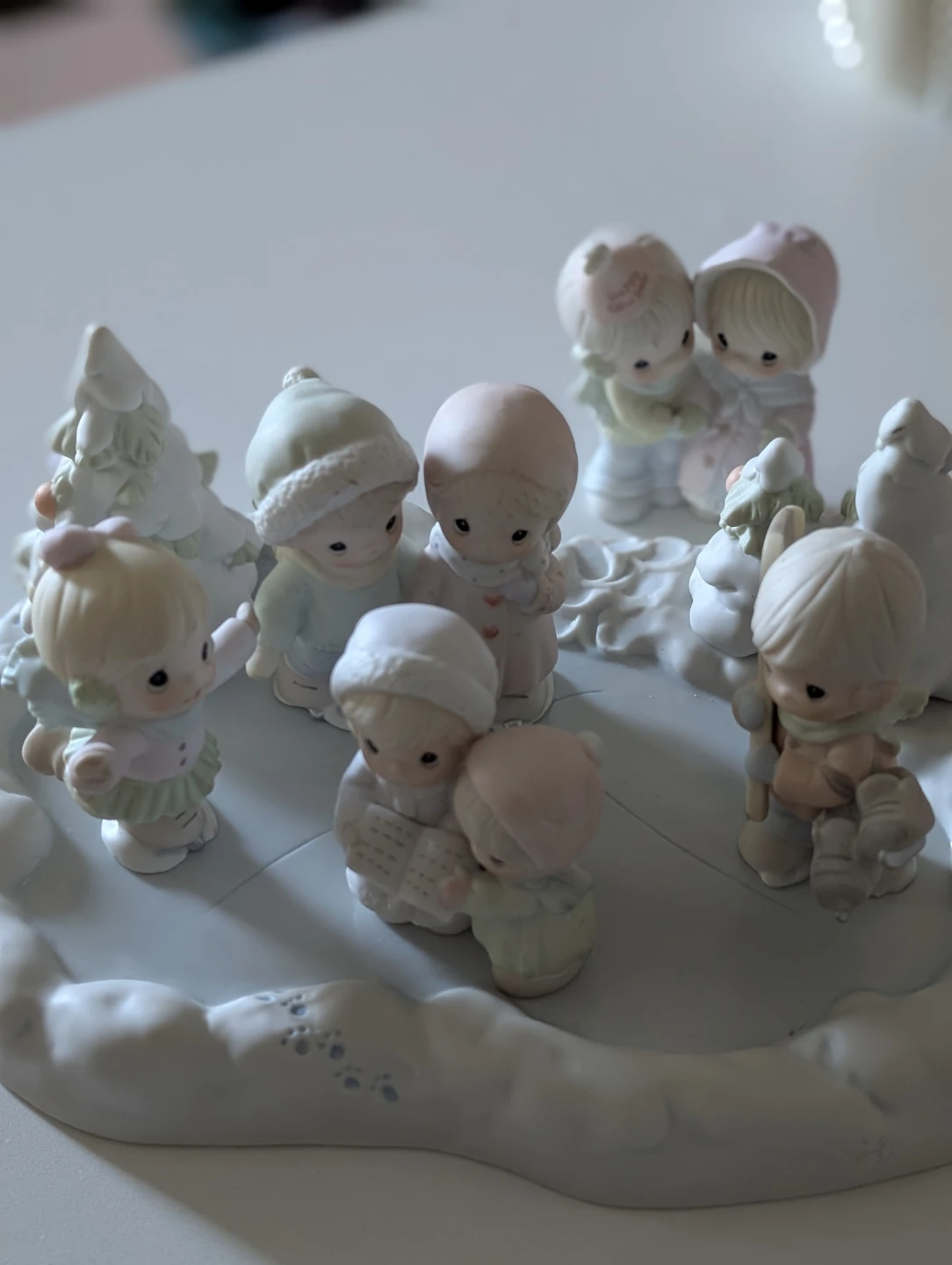 Precious Moments Skating Scene Figurine - photo 3