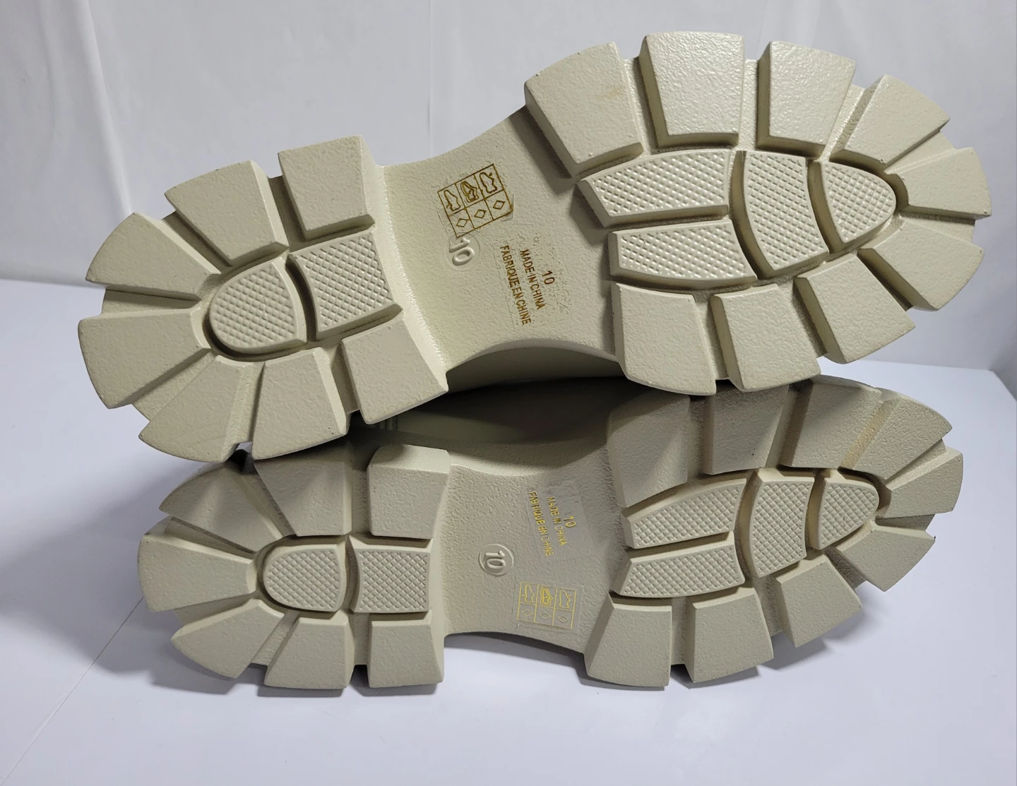 Brand new Cream Waterproof Chelsea Boots Size 10 (83) - photo 4