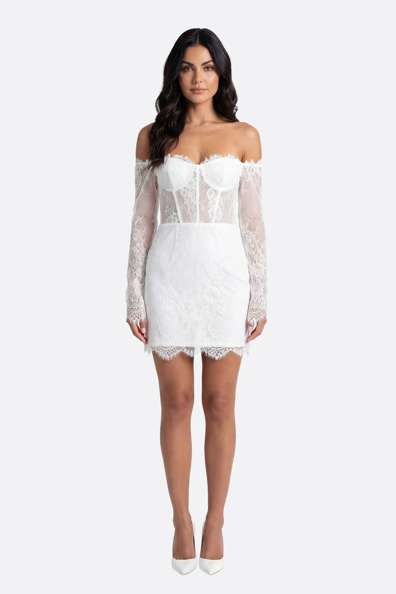 White lace simple elegant dress  🏈
