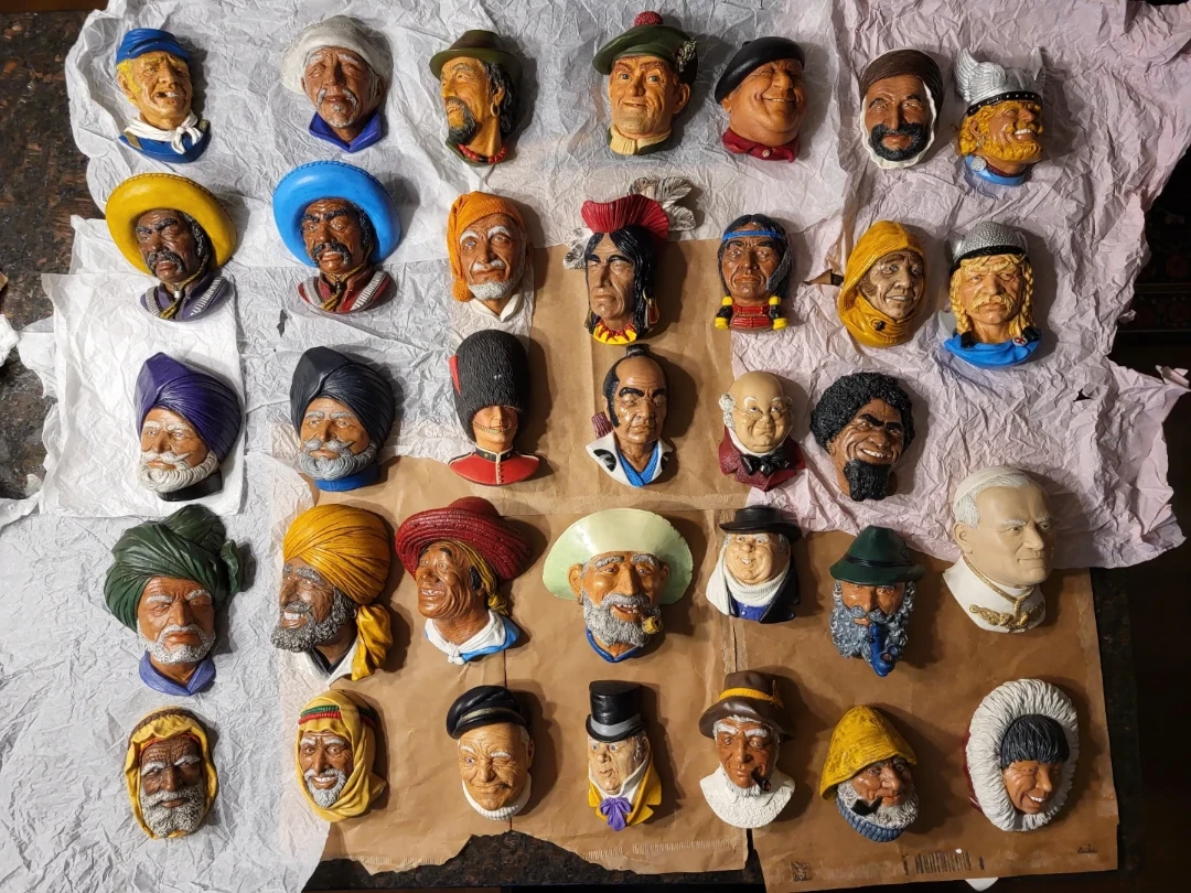 BOSSON chalkboard character heads