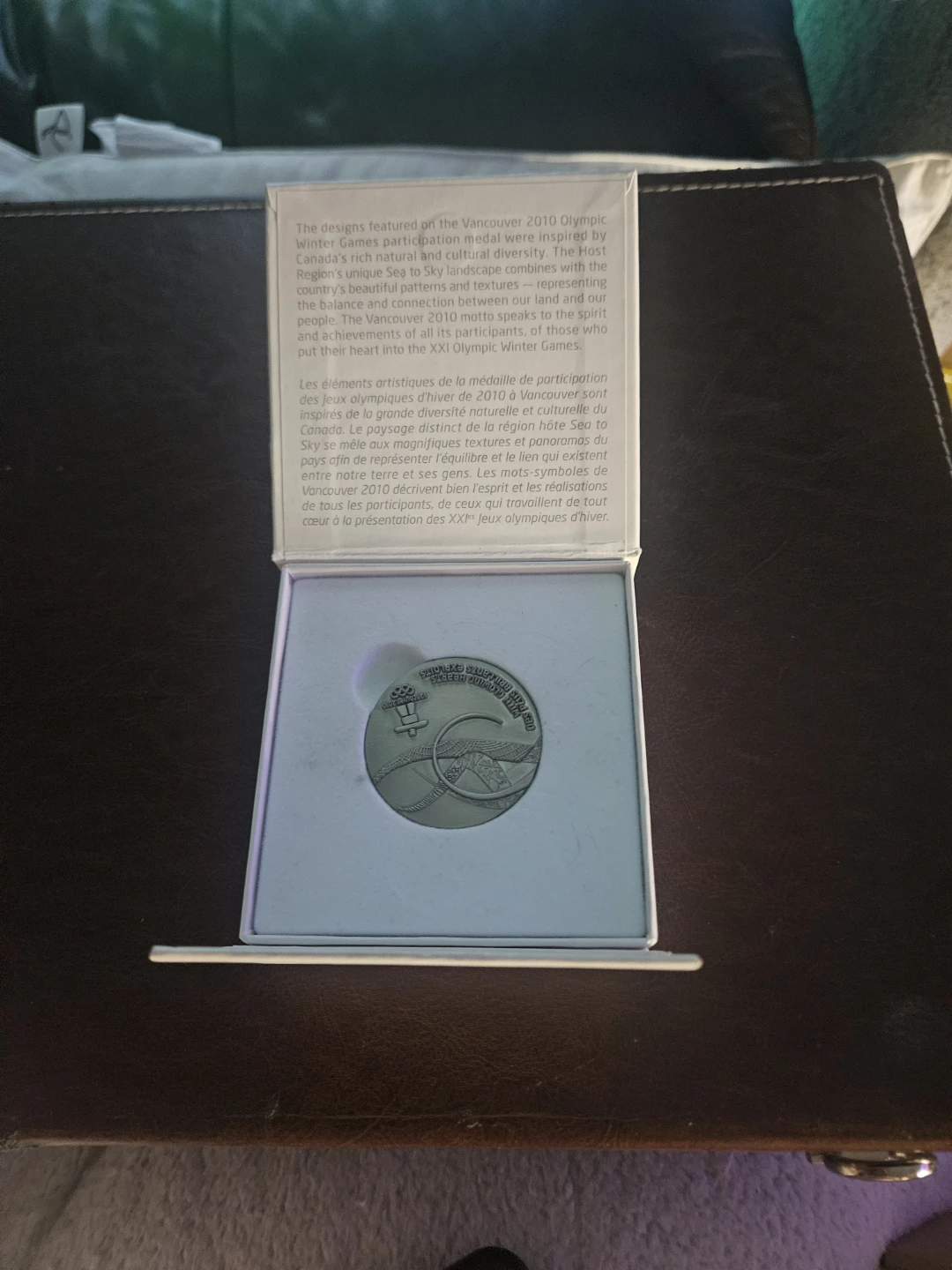 2010 winter olympic medal mint condition - photo 3