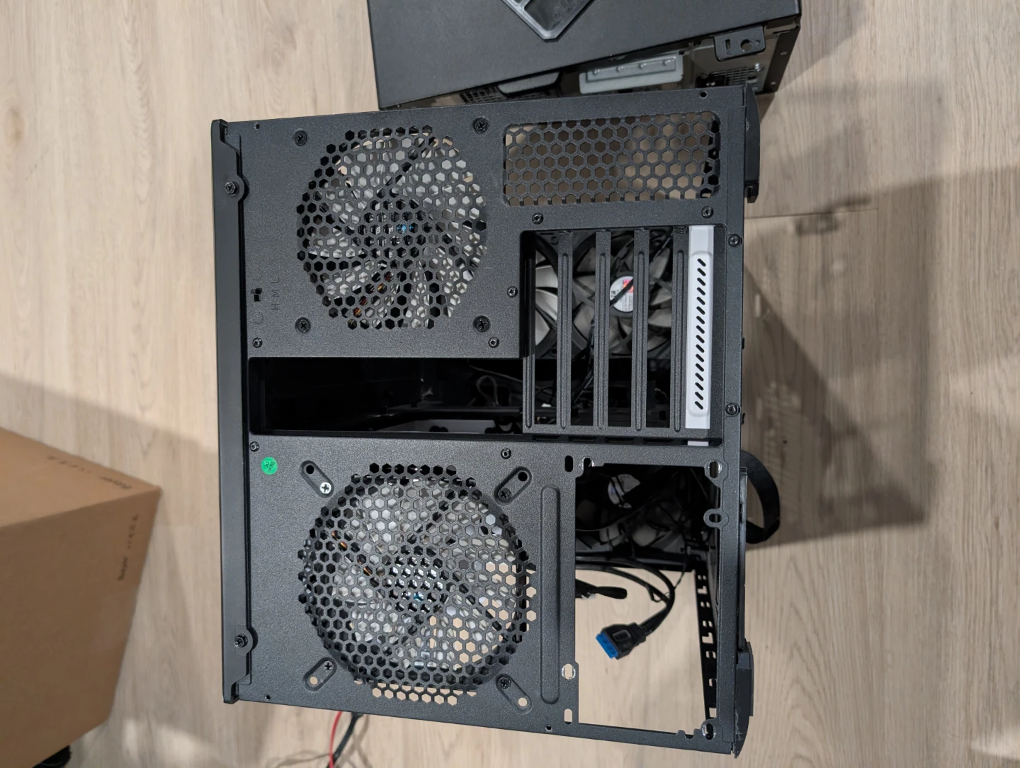 Fractal Design Computer Case - photo 5