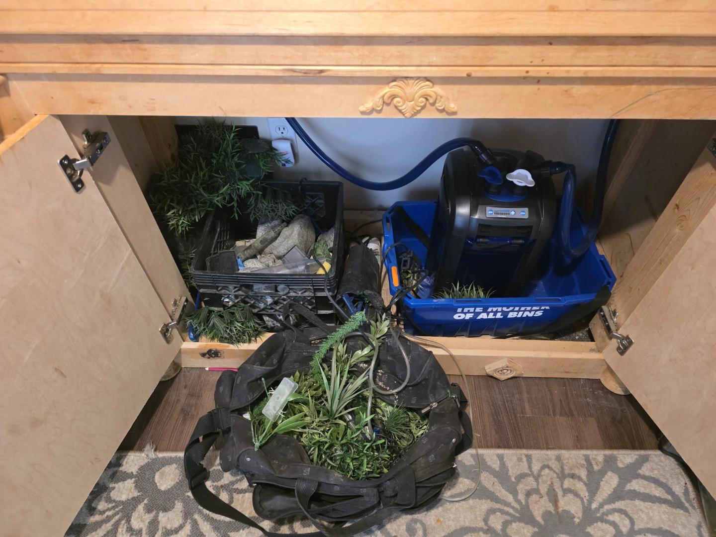 75 gallon tank  Aquarium with Wood Stand and Filter - photo 3