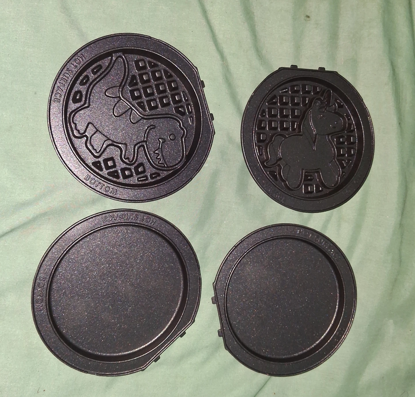 Dash 4" Mini   Waffle/Pancake Maker w Unicorn  & Dinosaur Plates - photo 4