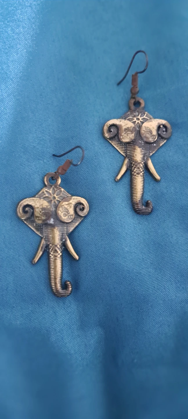 Trendy Jewelry -Excellent Condition - photo 3