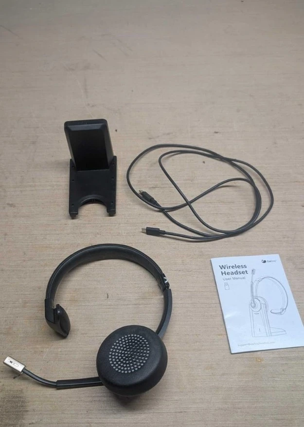 Eartey Wireless Headset with Charging Base
