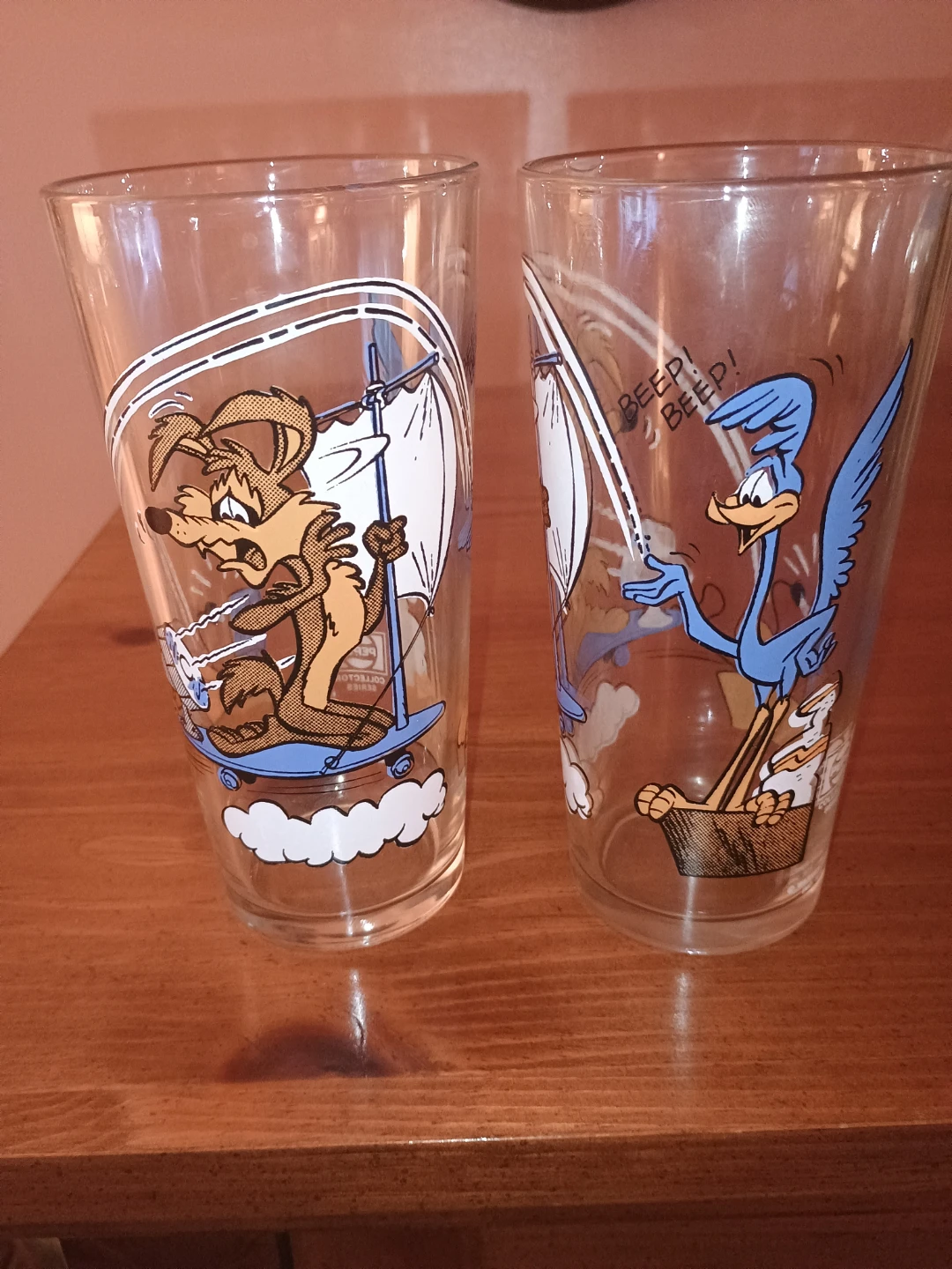 1976 Pepsi Looney Tunes Roadrunner Coyote Sailplane Glass HTF