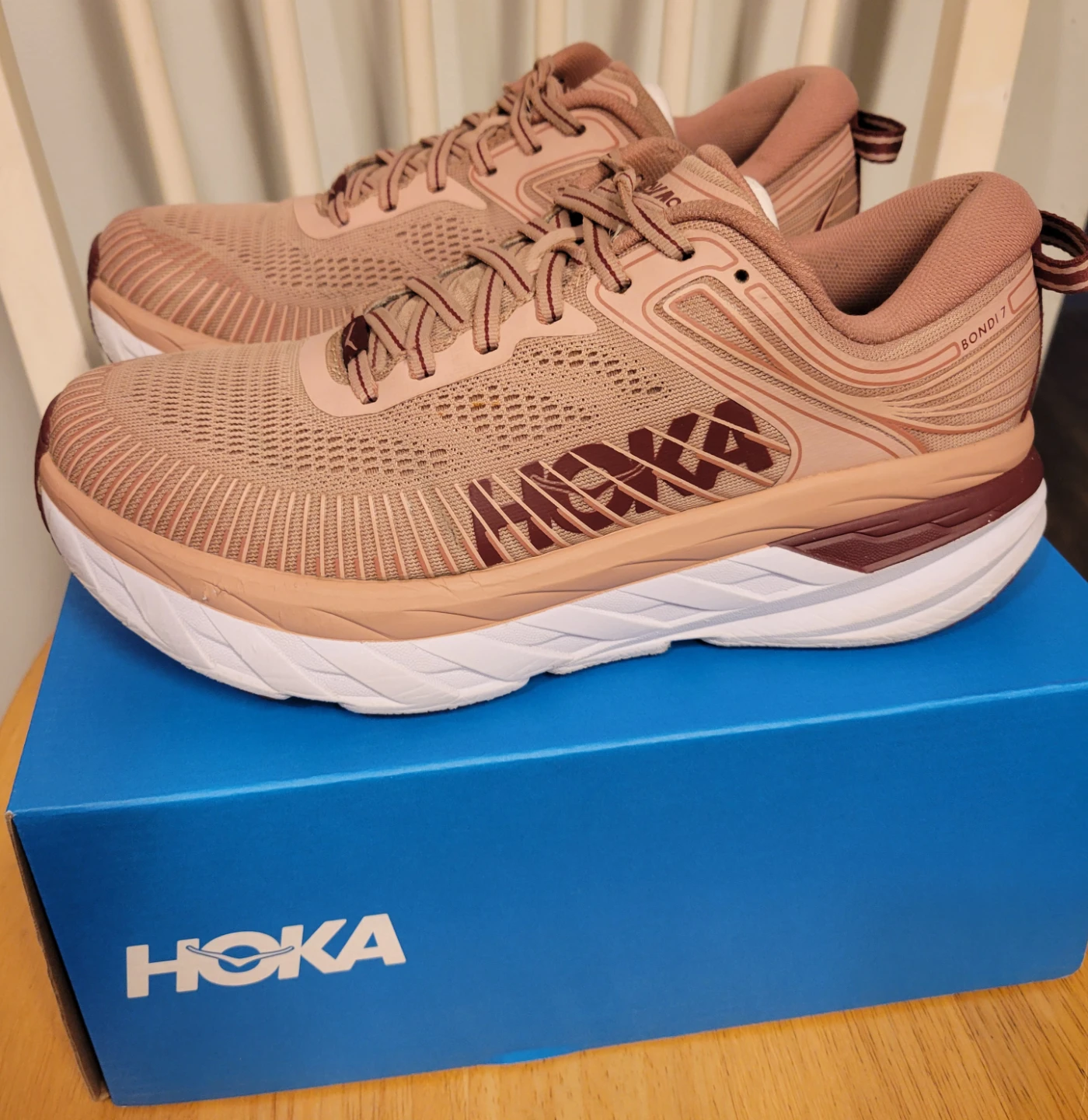 Hoka One One Bondi 7 Rose Pink White Running Shoes Women Sz 8.5