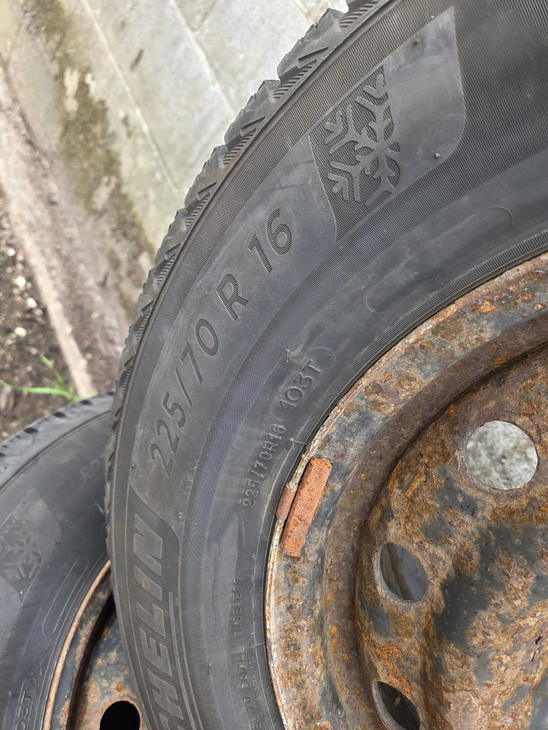 Set of 4 Michelin X-IceSnow SUV Tires 225/70 R16 - photo 4