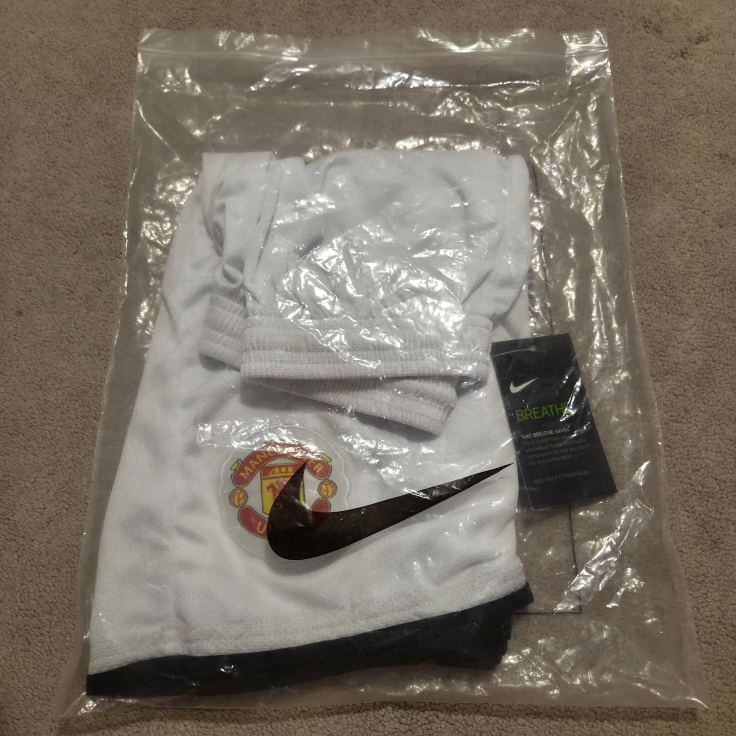 Nike Manchester United Shorts Size Small - photo 3