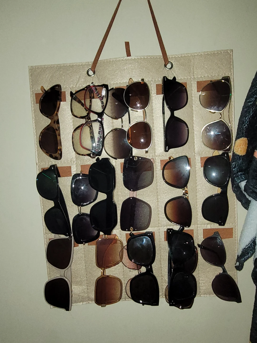 Hanging Sunglasses Organizer Display - photo 3