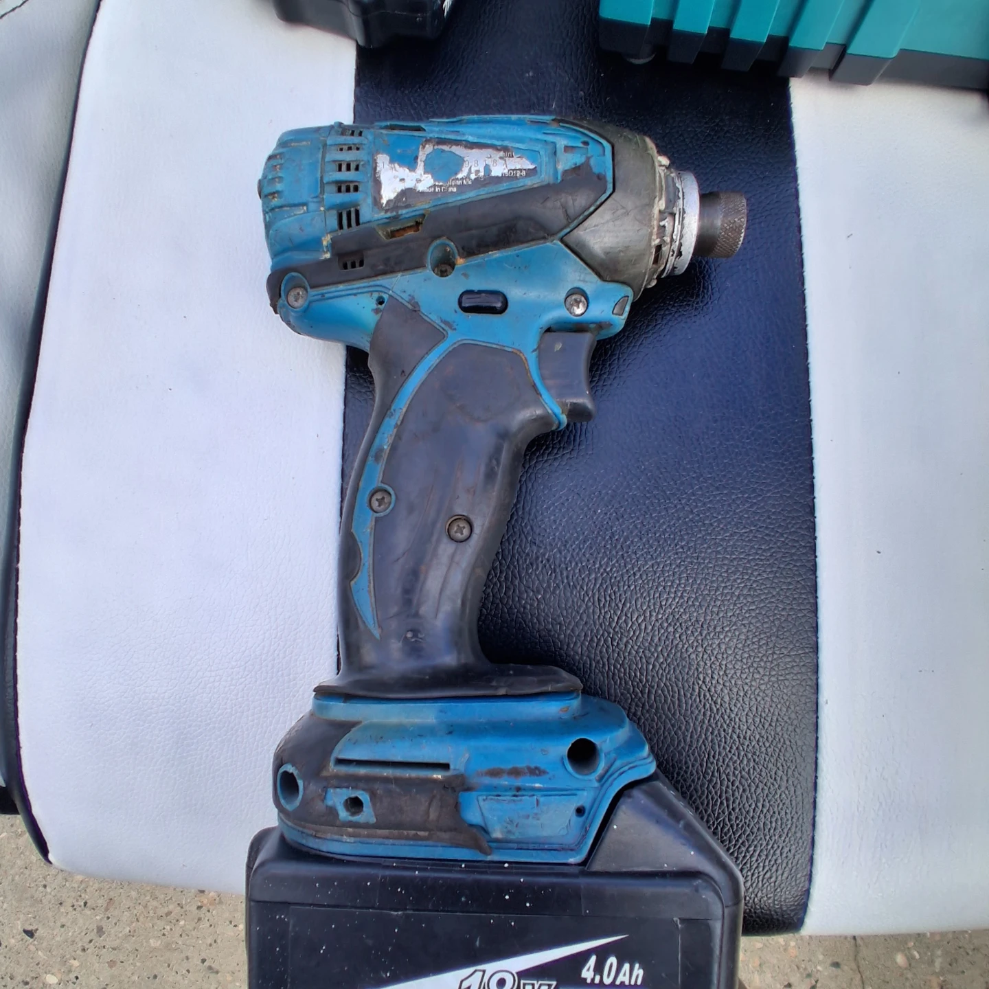 Makita 18V Cordless Impact Driver with Charger and Battery - photo 4