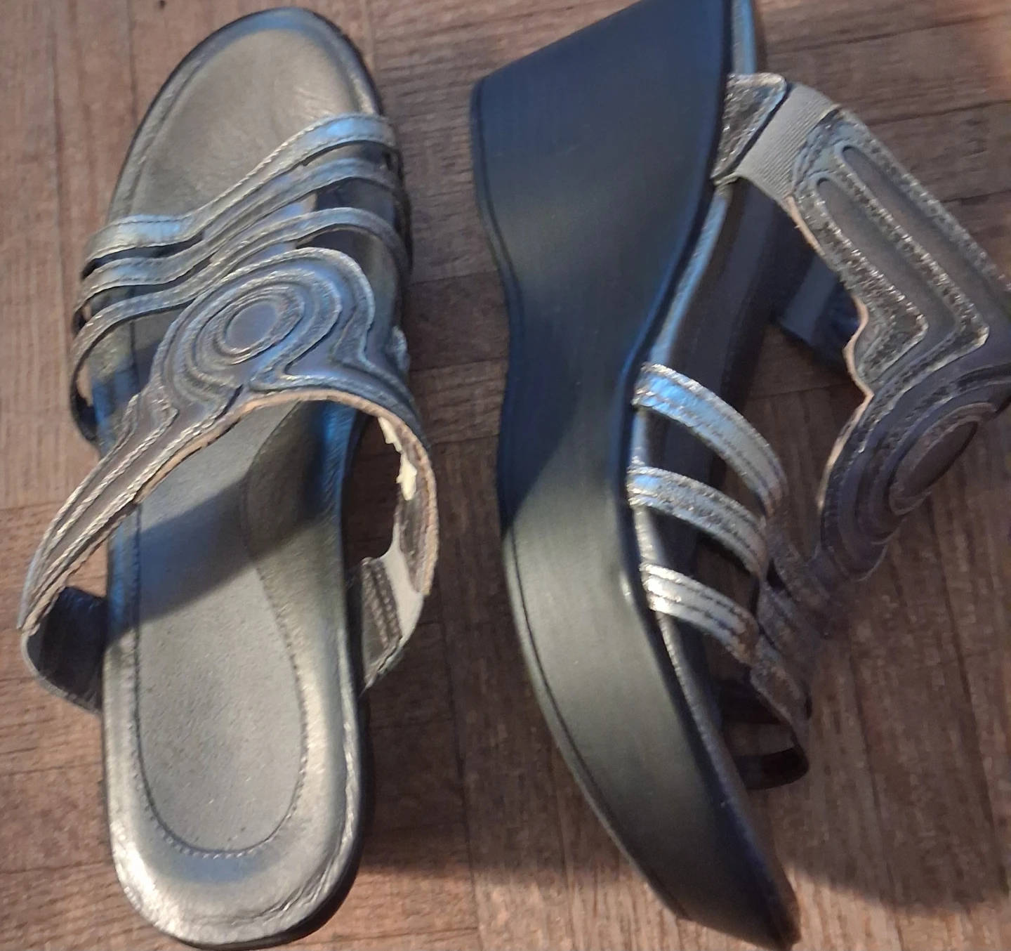 Naot Wedge Sandals Silver Size 35 - photo 4