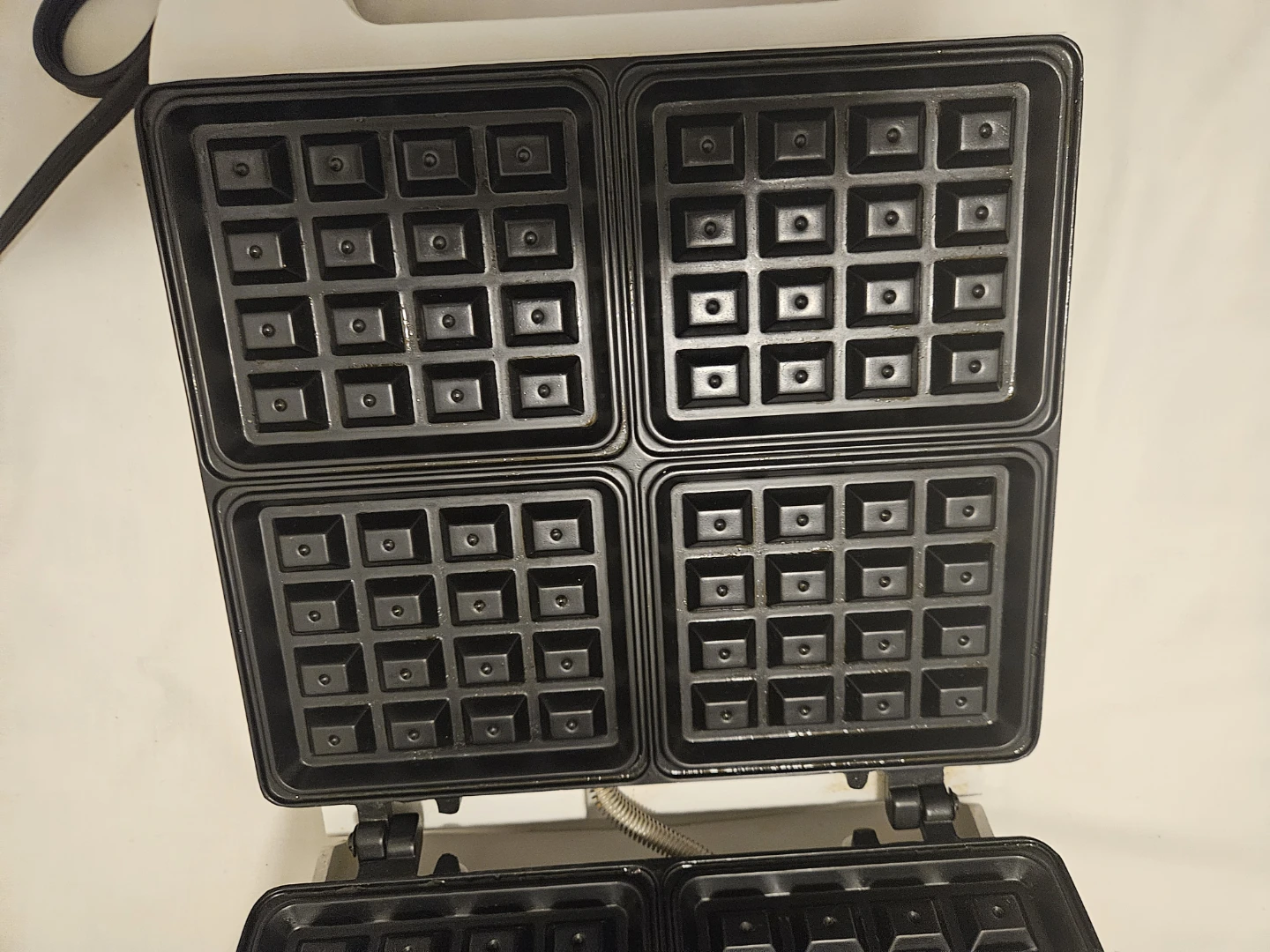 $12 BOTH Phillips Waffle Maker + Crockpot Slow Cooker 2.5 quarts - photo 2