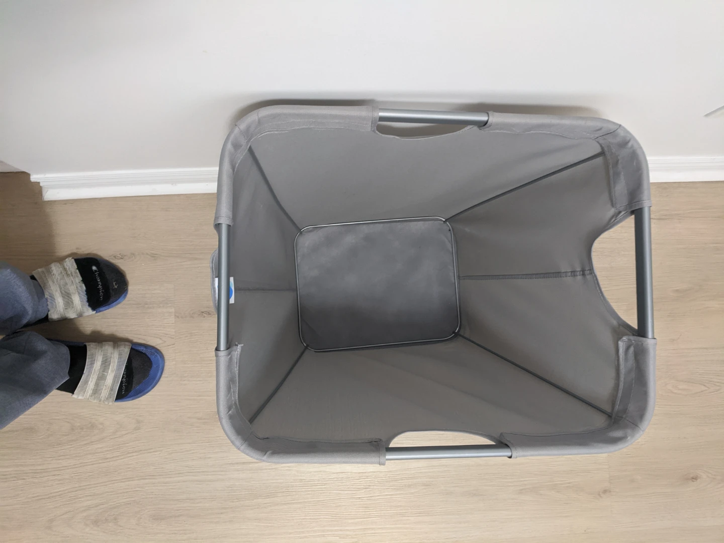 Grey laundry hamper with metal frame - photo 3