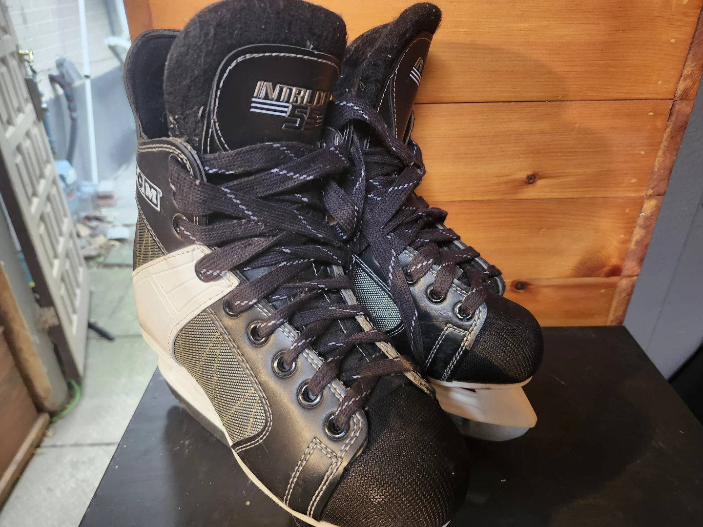 CCM Intruder 55 Ice Skates - Size 6