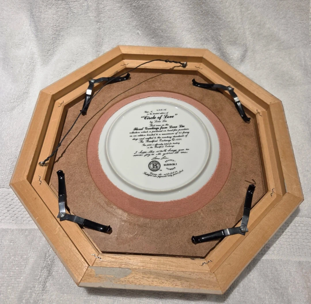 "Circle of Love" Collector Plate By: Lena Liu - photo 2