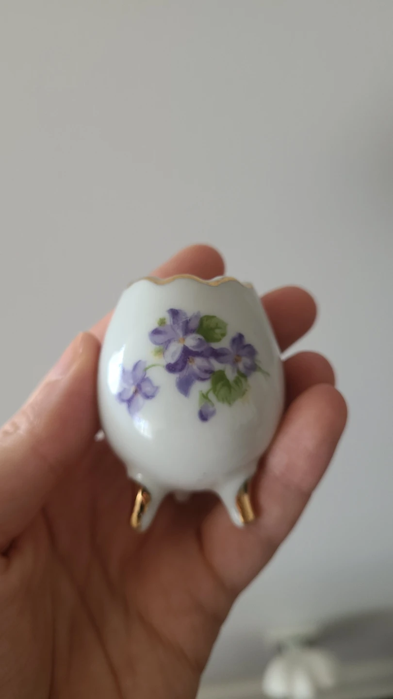 Small Floral Porcelain Footed Vase - photo 4