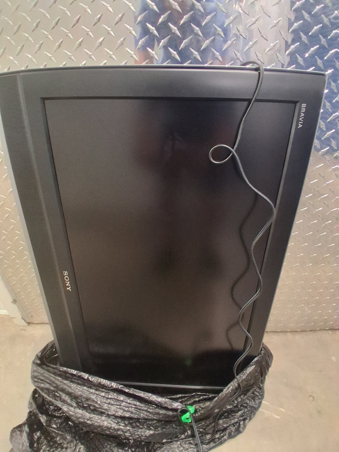 Sony Bravia 32-inch LCD TV🏈