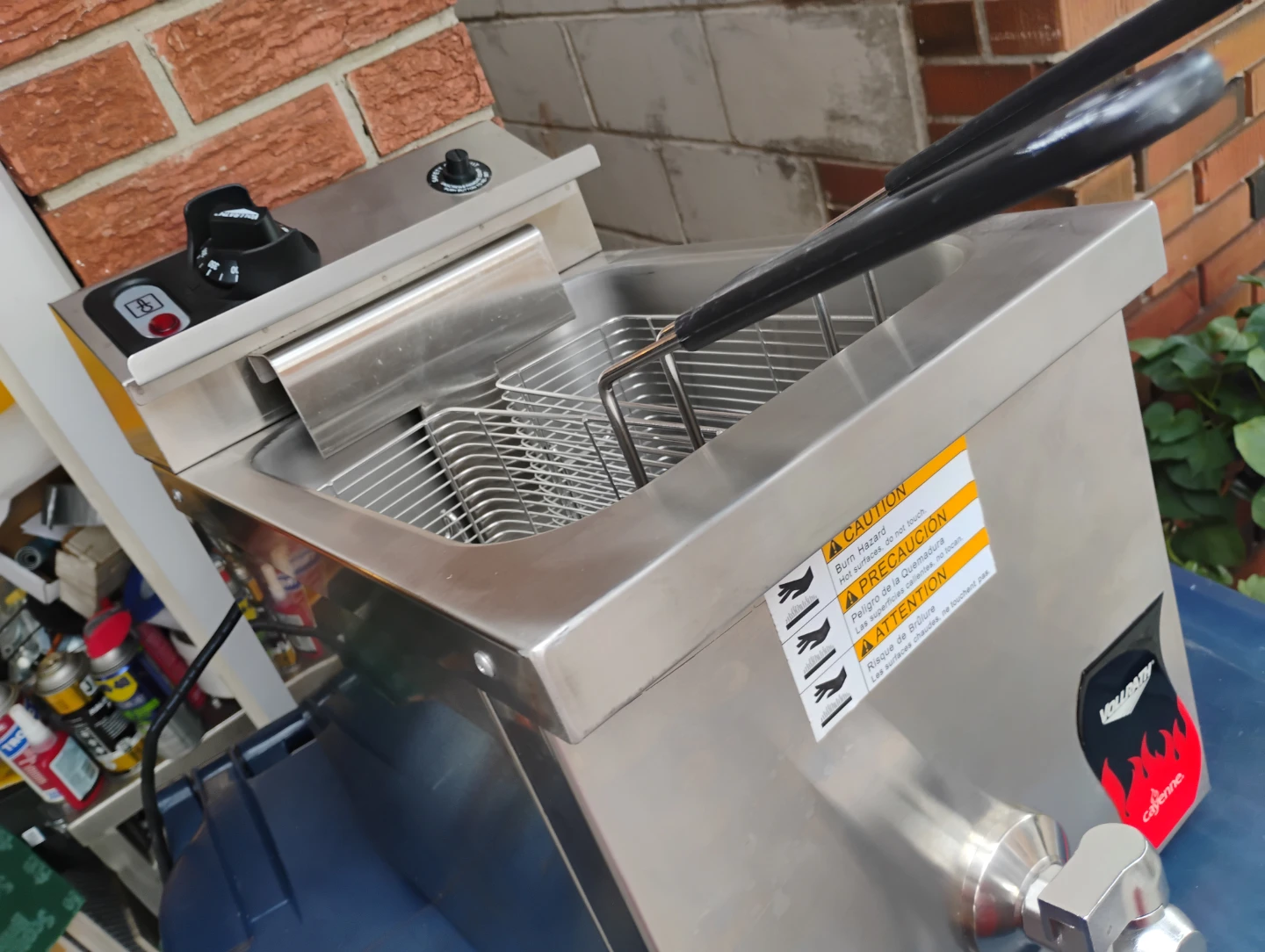 Vollrath 208- to 240-volt 15lb Cayenne Countertop Deep Fryer - photo 4