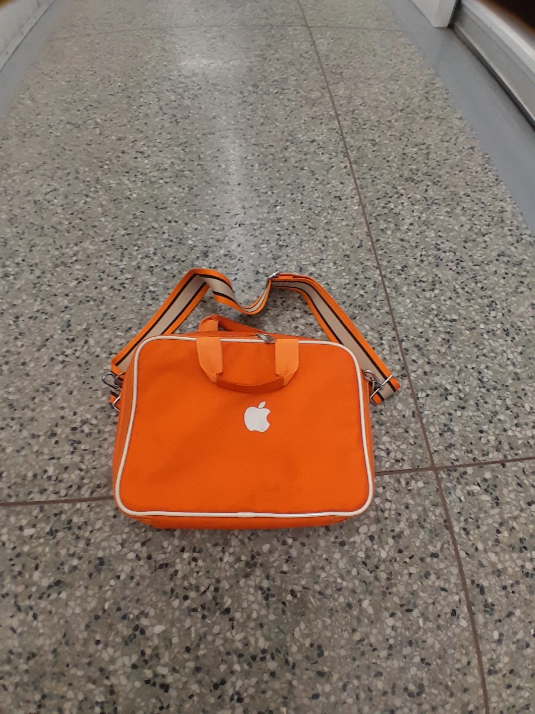 Orange Apple Laptop Bag Original - photo 3