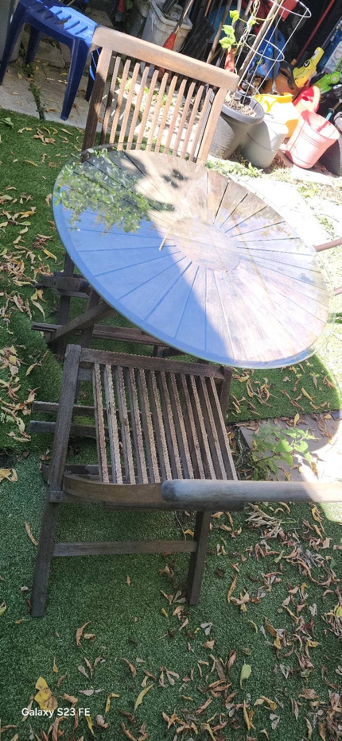 Teak bistro set with folding chairs and glass-top table - photo 5