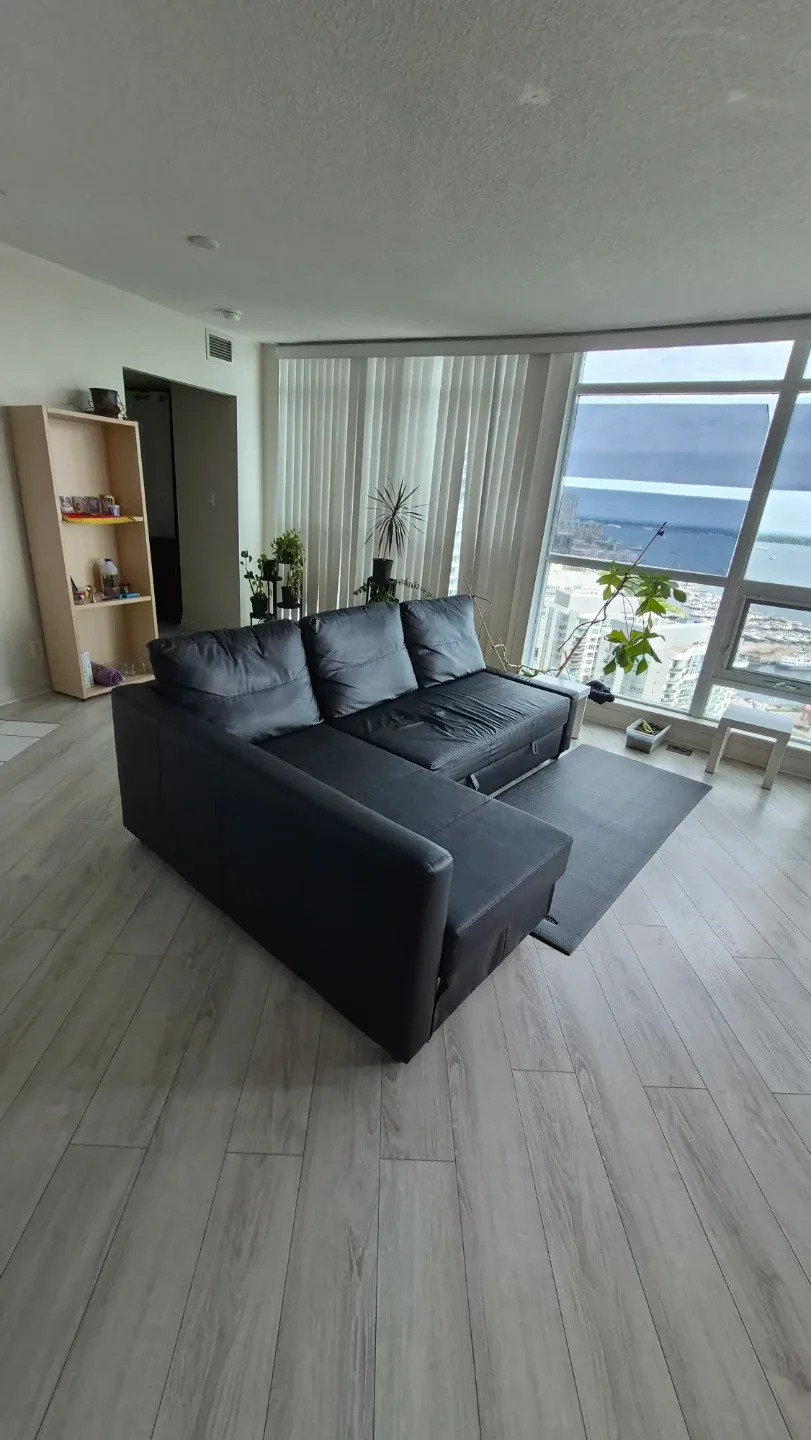 Selling ikea L-section couch - photo 3