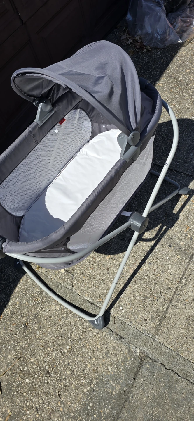 Fisher-Price Soothing Motions Bassinet - photo 3
