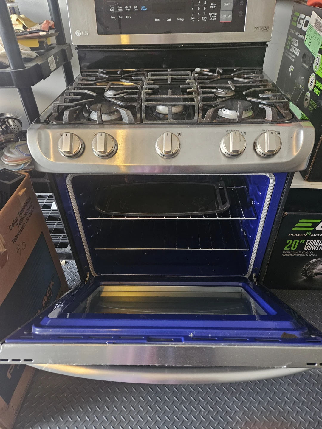 LG gas stove - photo 2