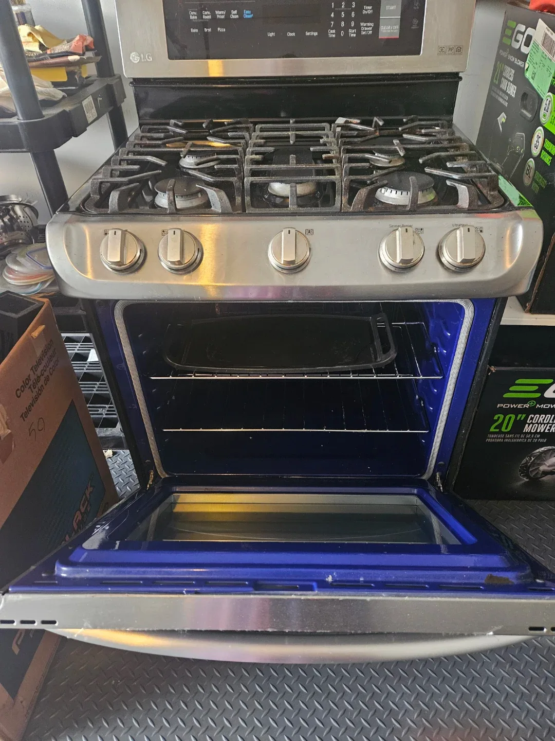 LG gas stove - photo 2