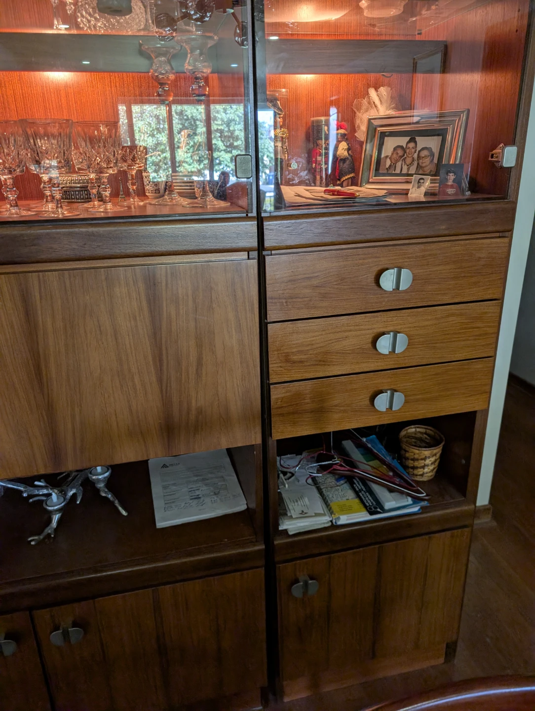 Pristine 3-unit mid century display cabinet - photo 3