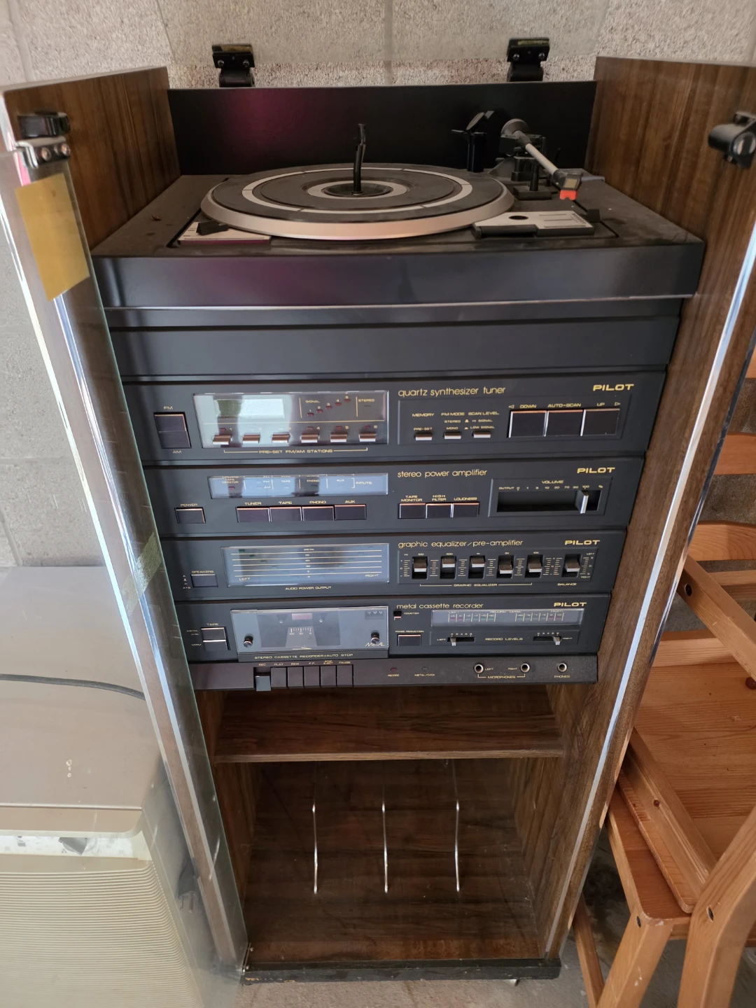 Vintage Pilot Stereo System with Turntable - photo 2