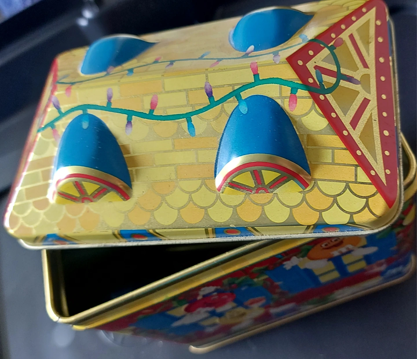 Vintage M&M's Christmas House Tin - photo 3