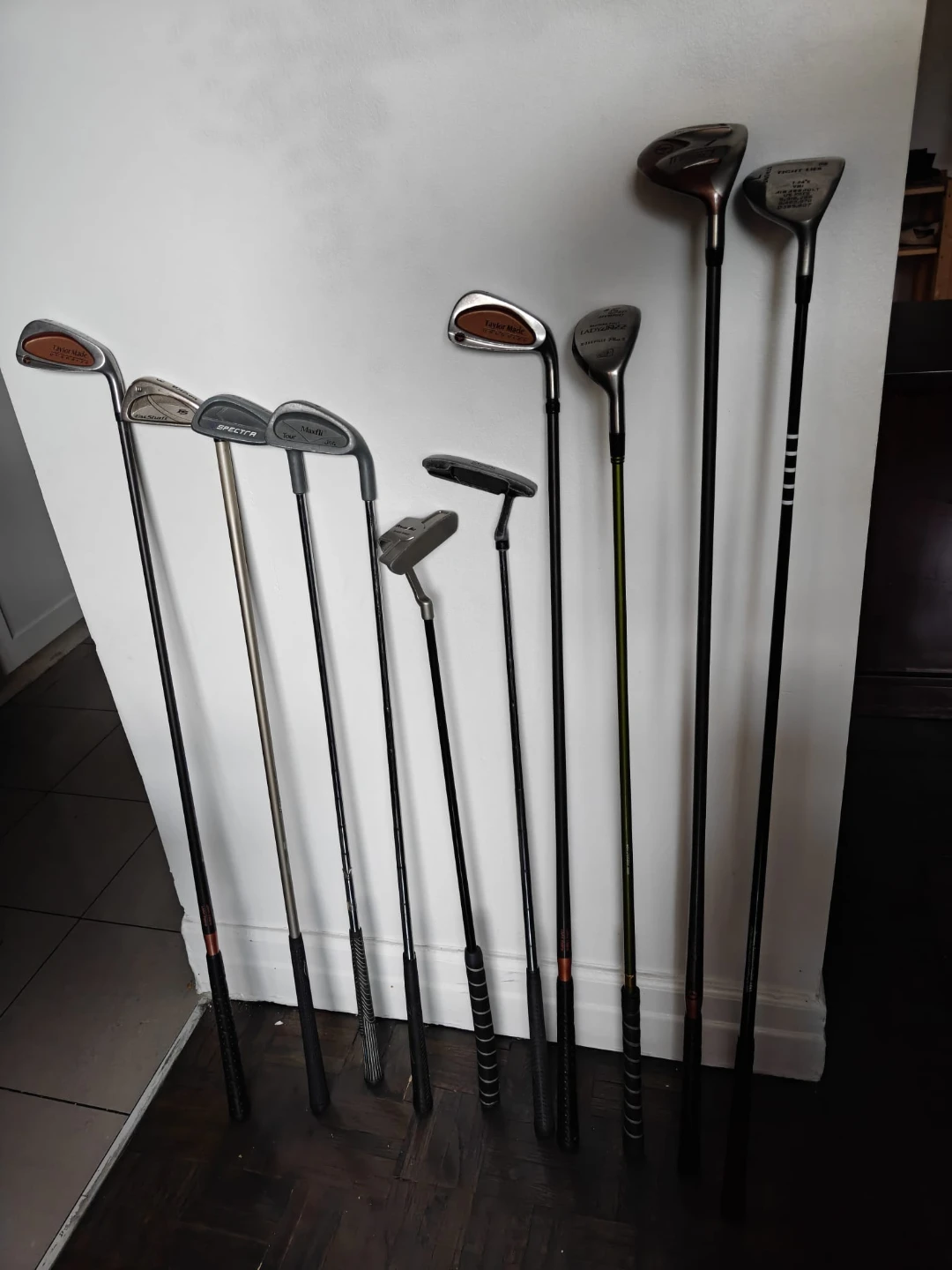 Mizuno Golf Bag with Mixed Clubs and Accessories - photo 3