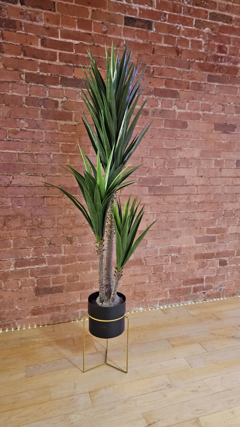 Artificial Yucca Plant with Metal Stand