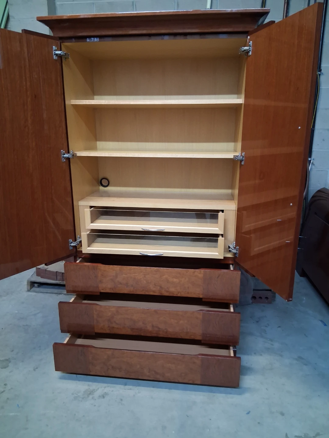 Wooden Armoire with Internal Drawers - photo 3