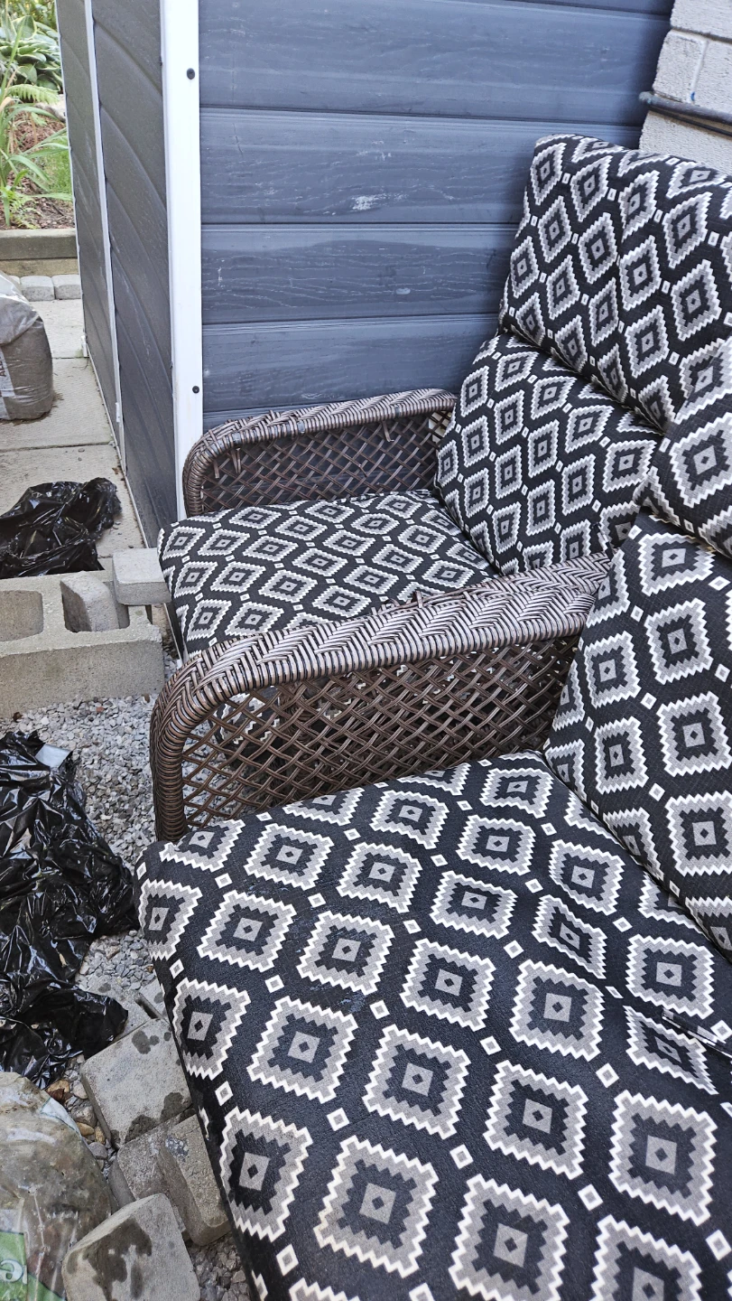 2 outdoor chairs with cushion