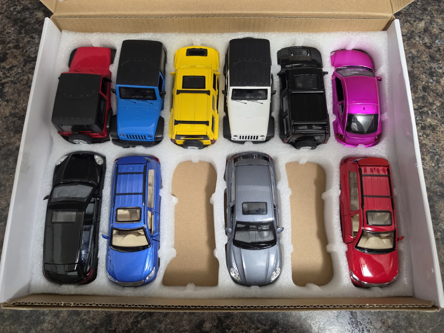 10 die-cast metal model  toy cars 5"×2"