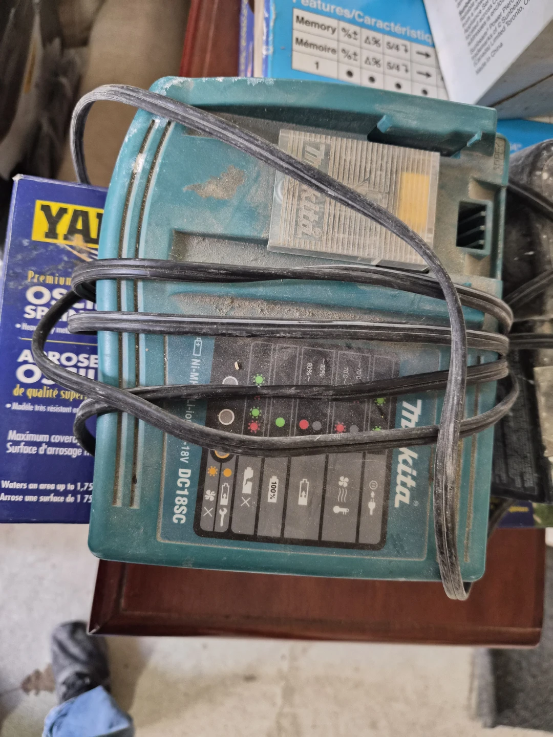 3 Makita Battery Chargers - photo 3