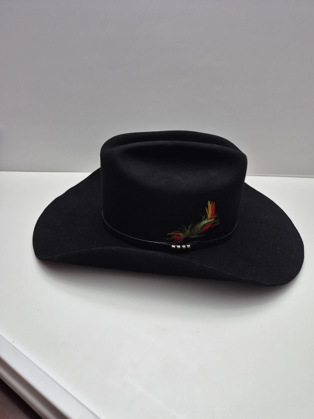 Black felt cowboy hat