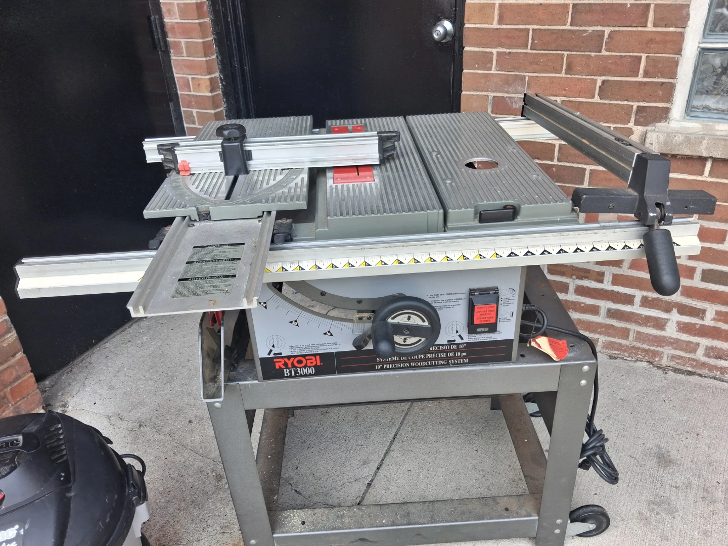Ryobi BT3000 10-inch Table Saw & 12 gallon shop vac - photo 2