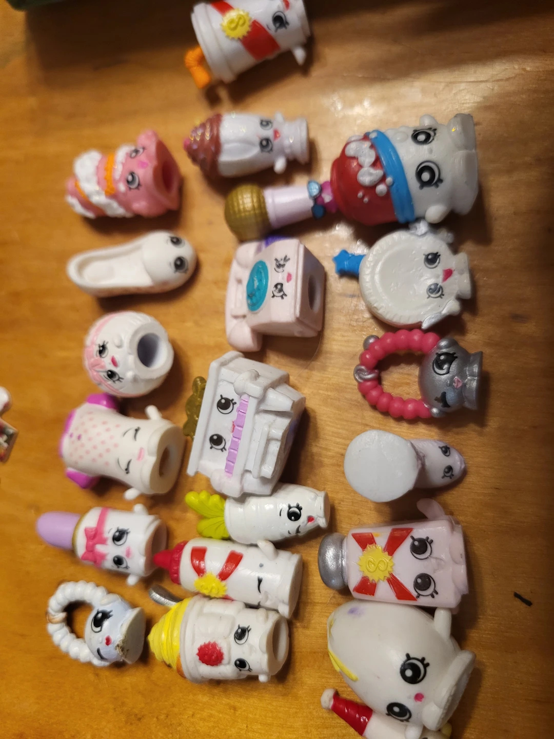 Shopkins assorted white miniature figures
