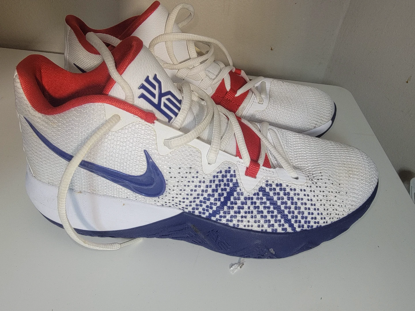 Nike Kyrie Flytrap II Basketball Shoes
