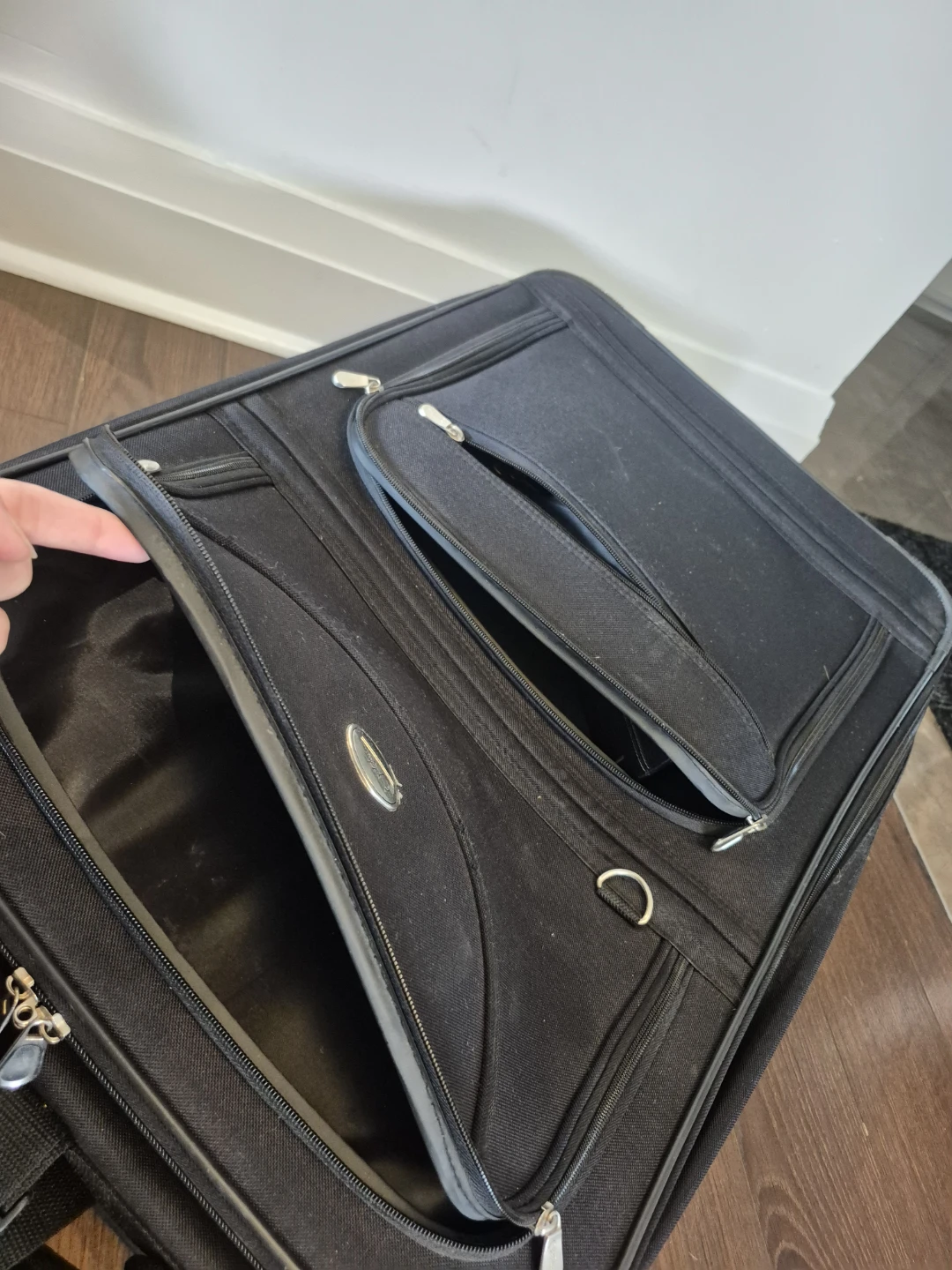 Medium size Check-In Luggage - photo 3