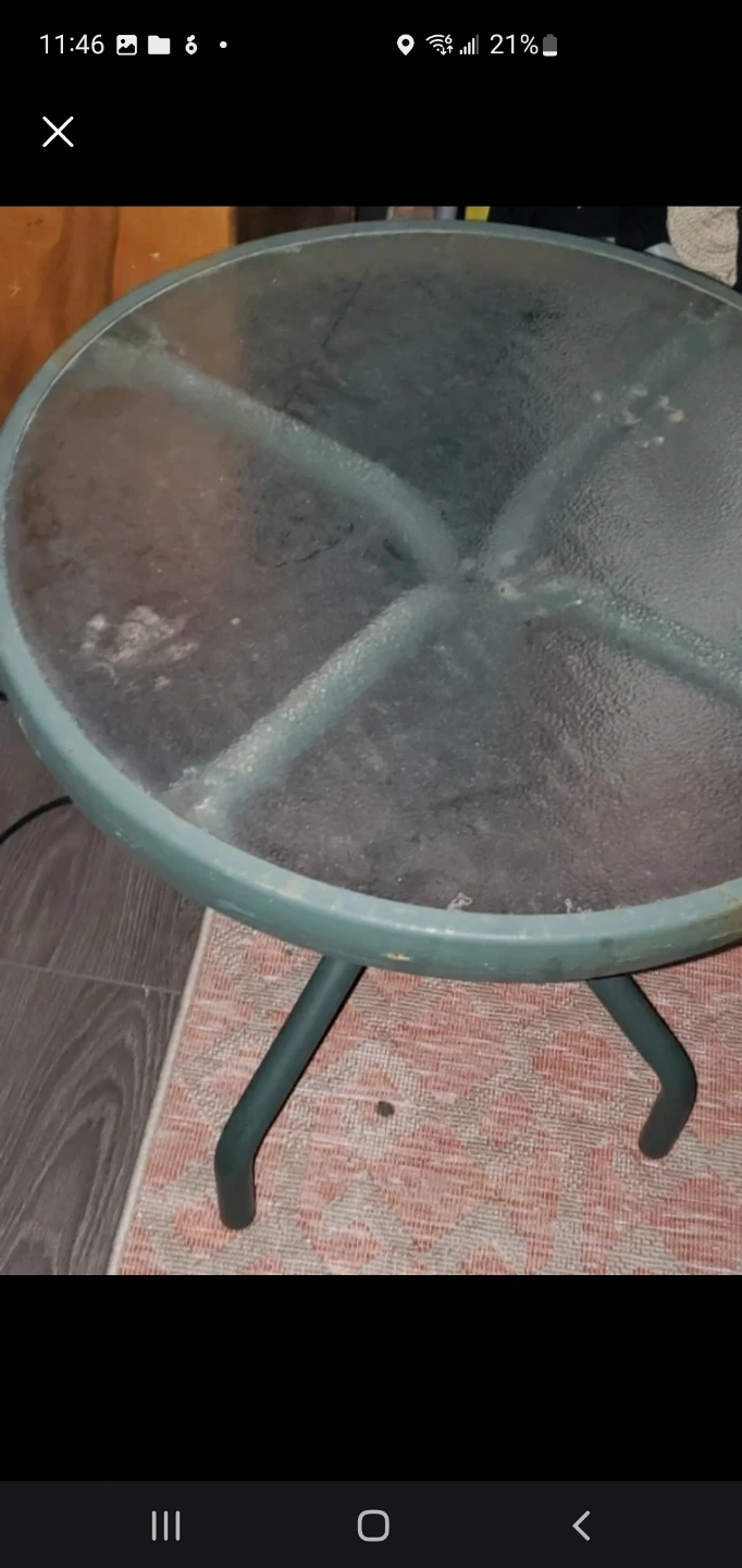 Round glass top side table🏈