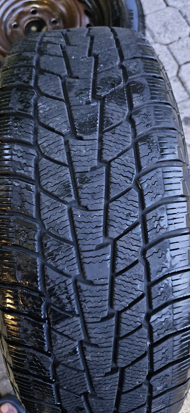 Set of 4 Michelin X-Ice Winter Tires with Steel Rims - photo 3