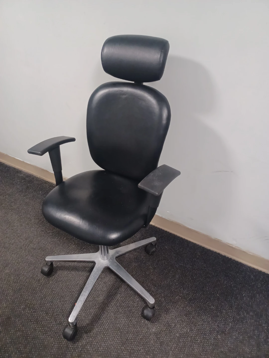 Black Ergonomic Office Chair - photo 3