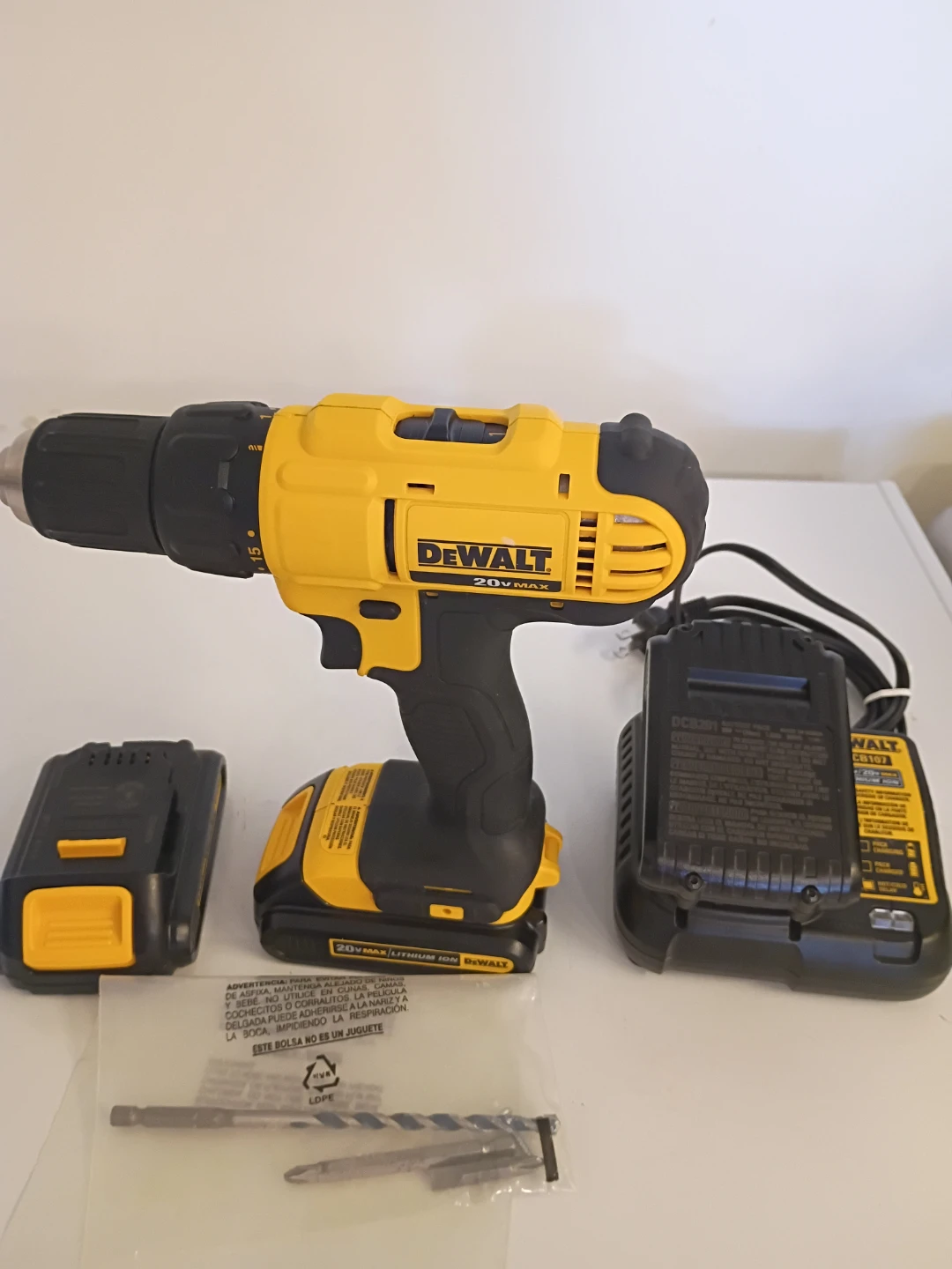 DeWalt 20V Max Drill Kit - photo 2